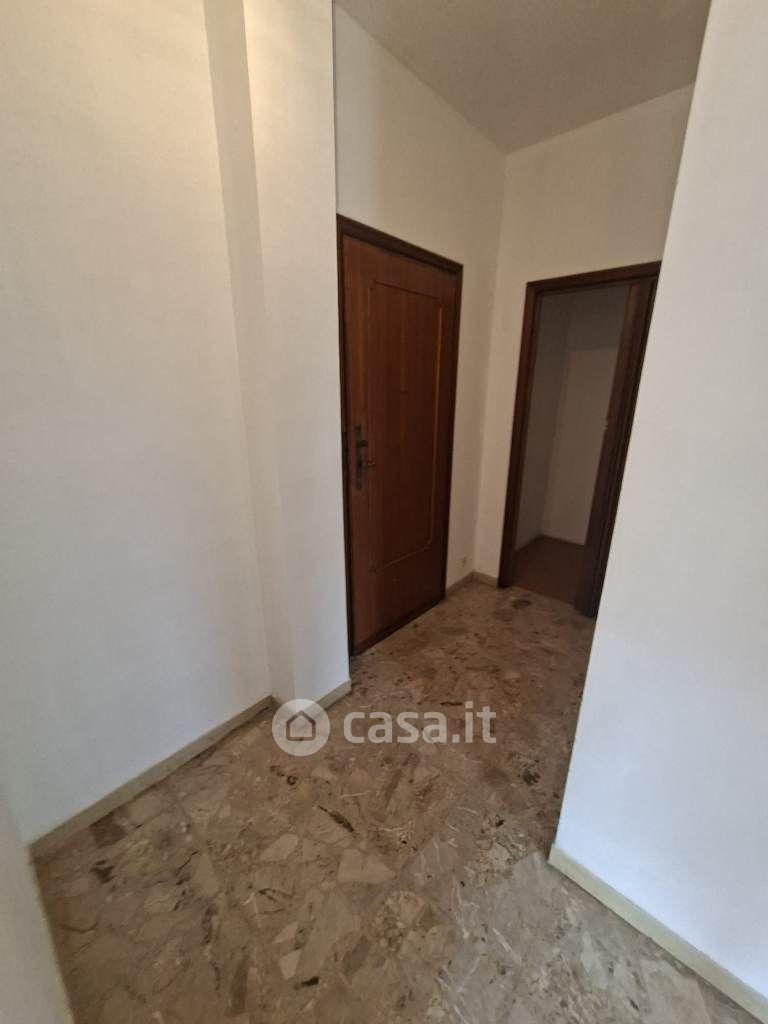 Trilocale in Via Bologna 4 — foto 9 di 23