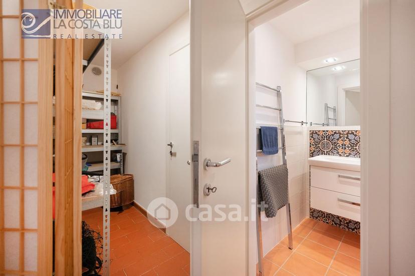 Villa in Via Alessandro Manzoni — foto 19 di 53