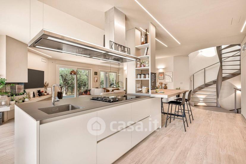 Villa in Via della Chiusa 323 — foto 15 di 36