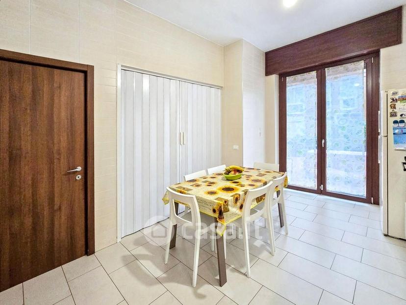 Villa in Viale Ugo Foscolo 46 — foto 14 di 70