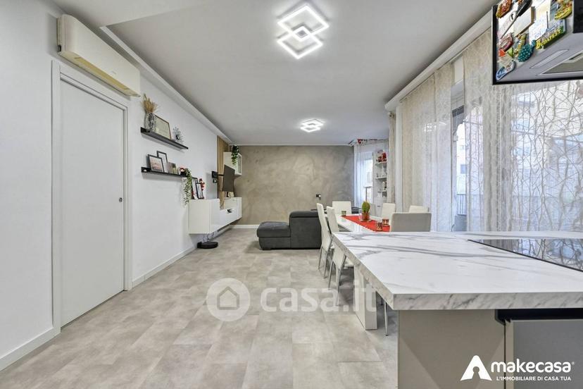 Trilocale in Via F. Cordoni 6 — foto 3 di 24