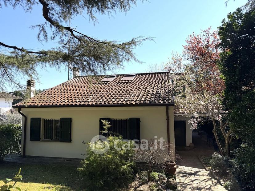 Villa in Via dei Pini 29 — foto 33 di 35