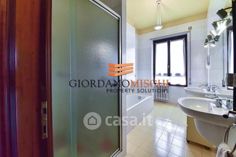 Appartamento in Via A. Villa 20 — foto 9 di 53