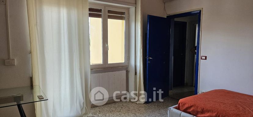 Stanza in Via Triboniano — foto 9 di 17