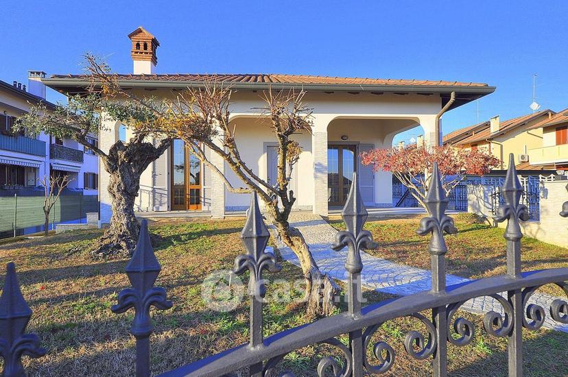 Villa in Via Sandro Pertini 5 — foto 4 di 32