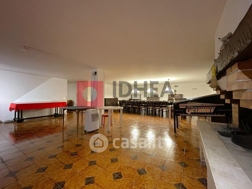 Villa in Via IV Novembre — foto 27 di 39