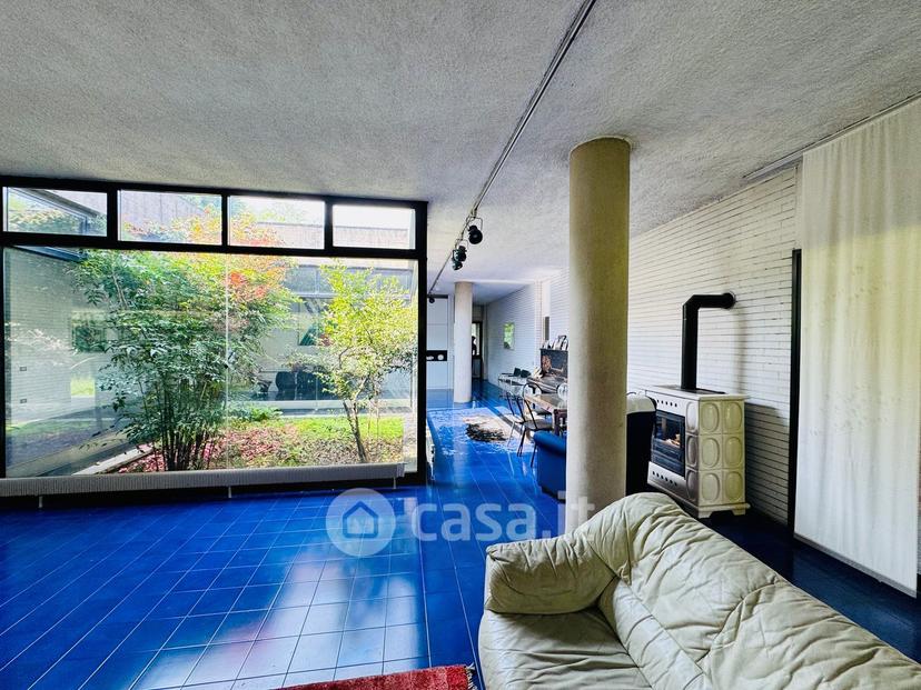 Villa in Via Giosuè Carducci 20 a