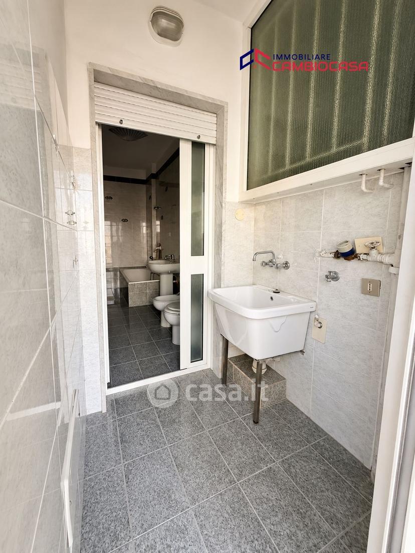 Trilocale in Via Emilia 59 — foto 12 di 16