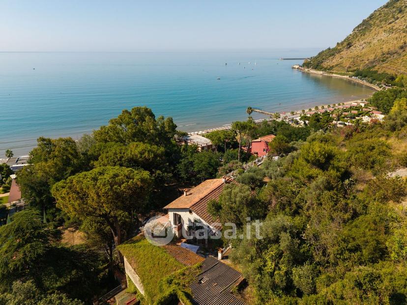 Villa in Via Appia 104 /200 — foto 4 di 136