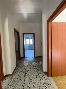 Trilocale in Via F. Petrarca