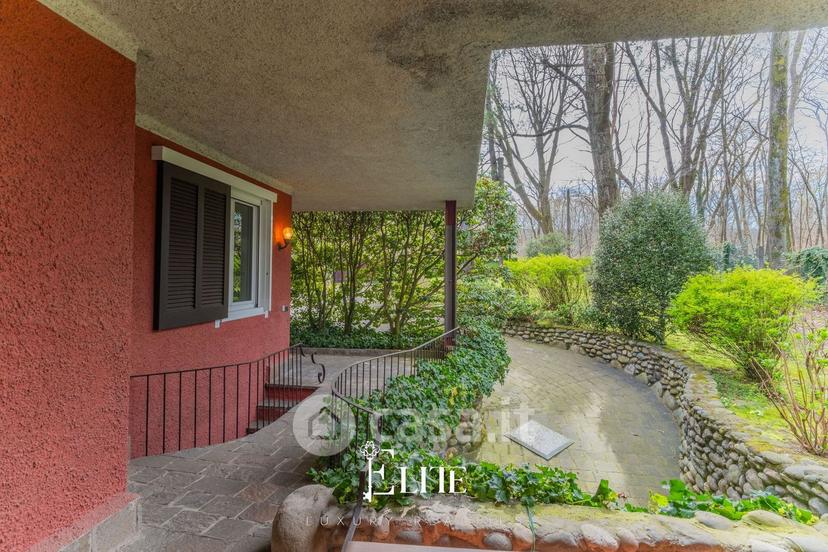 Villa in Via Luigi Cadorna 1800 — foto 20 di 42