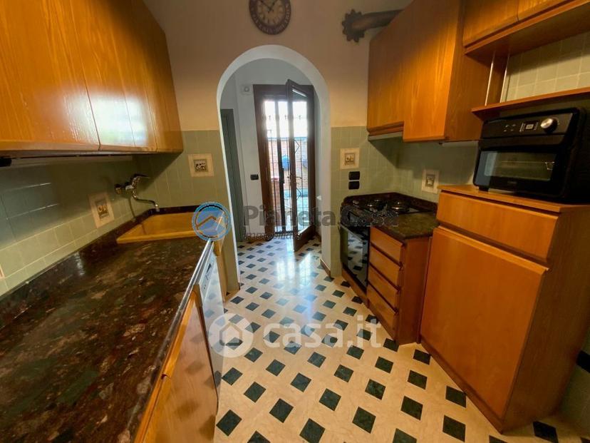 Villa in Via Antonio Simeone Sografi 11 — foto 24 di 33