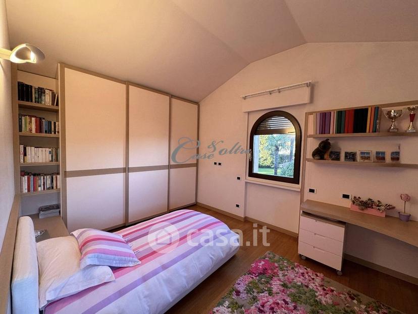Villa in Via Cervino 1 — foto 18 di 25