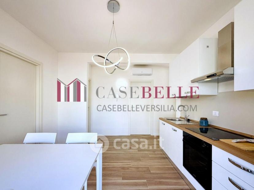 Trilocale in Via Umberto Giordano 55041 — foto 2 di 33