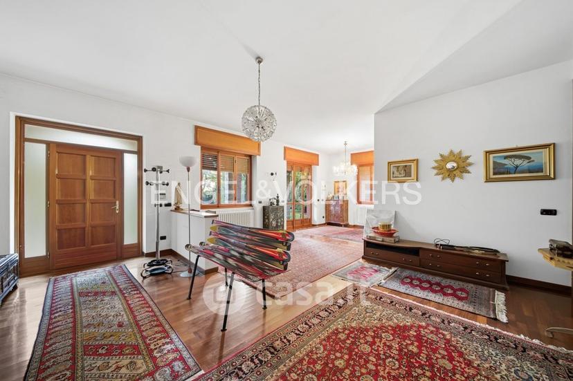 Villa in Via Caduti della Liberazione 32 — foto 3 di 35