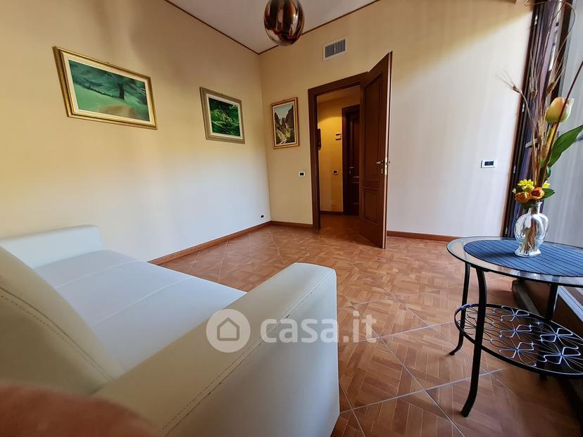 Appartamento in Via Mombello — foto 4 di 28