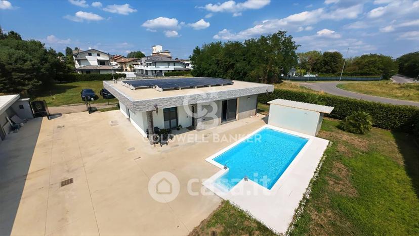 Villa in Via delle Alberine 7