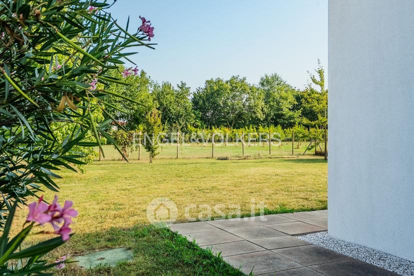 Villa in Via Alessandro Volta 22 — foto 32 di 44