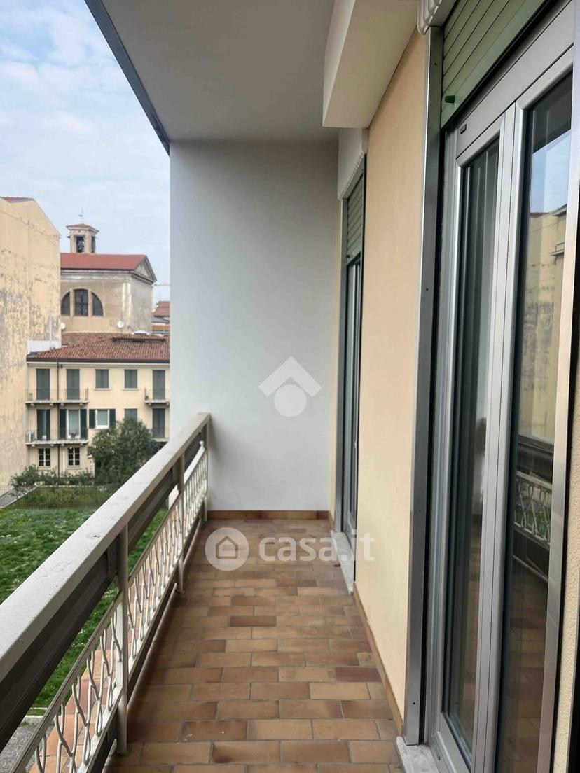 Trilocale in Via Pietro Bulloni 12