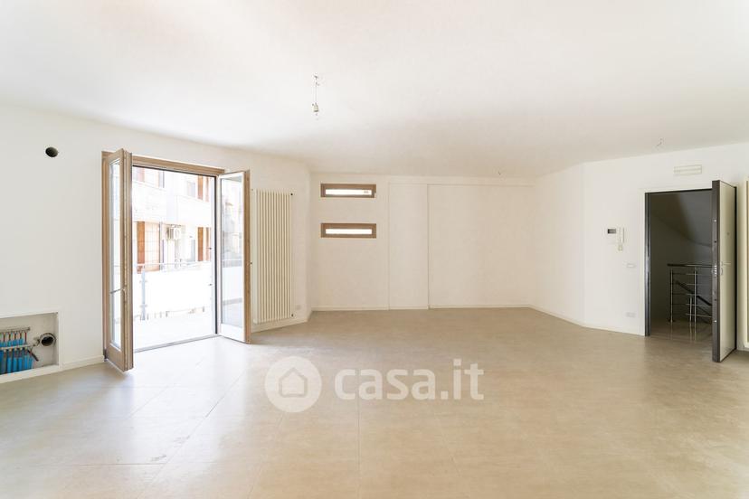 Quadrilocale in Via Edmondo de Amicis 50 a — foto 6 di 30
