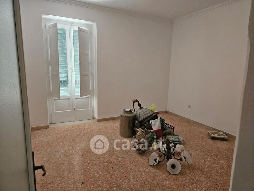Trilocale in Via Simone de Brado