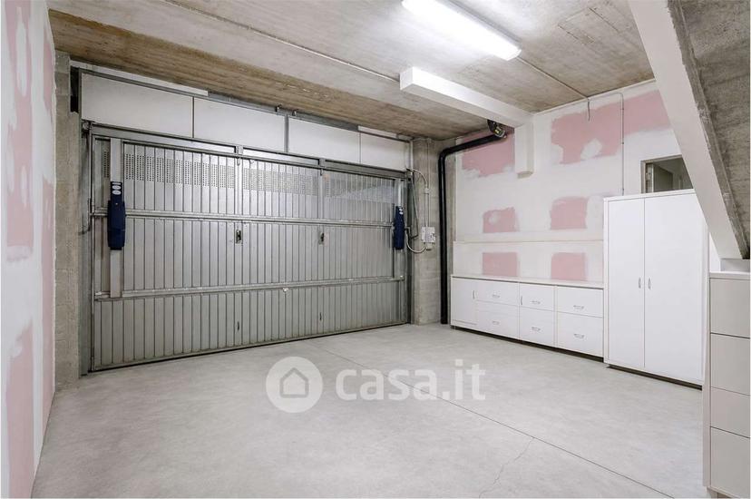 Trilocale in Via Giulio Silva 24 — foto 20 di 35