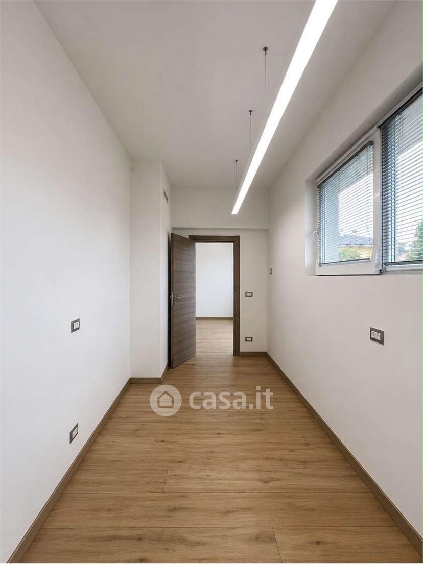 Villa in Via Giacomo Leopardi 77 — foto 2 di 36