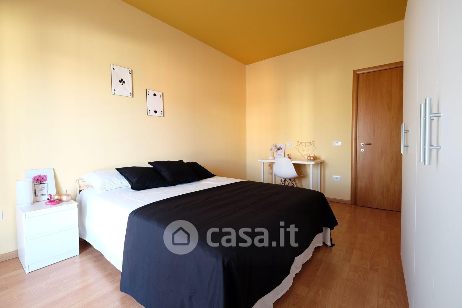 Stanza in Via Carlo Cattaneo 25