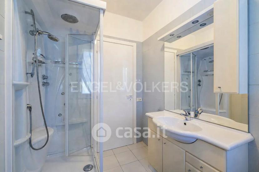 Villa in Via Sempione 177 — foto 30 di 32