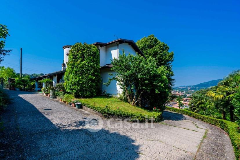 Villa in Via Francesco Petrarca — foto 21 di 22