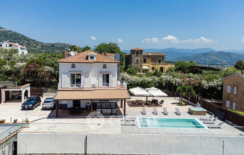 Villa in Via Chiuse 11