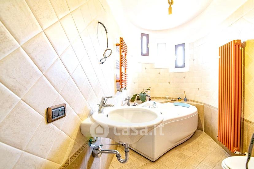 Villa in Via Fratelli Vigorelli — foto 24 di 54
