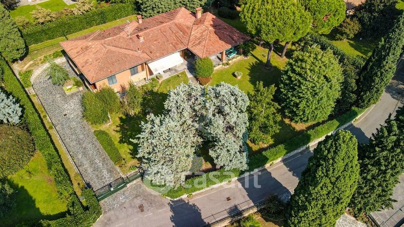 Villa in Via U. Foscolo 16 — foto 24 di 31