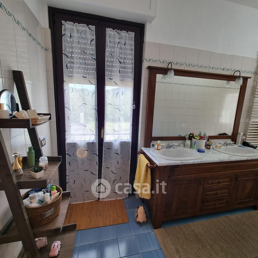 Villa in Via Ugo Foscolo 28 — foto 3 di 43