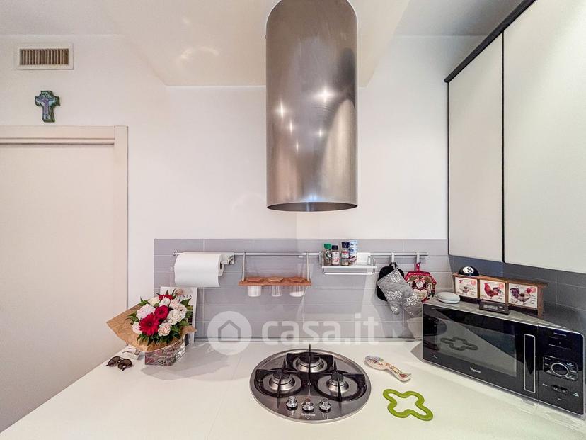 Trilocale in Via Fratelli Bronzetti 16 — foto 48 di 54
