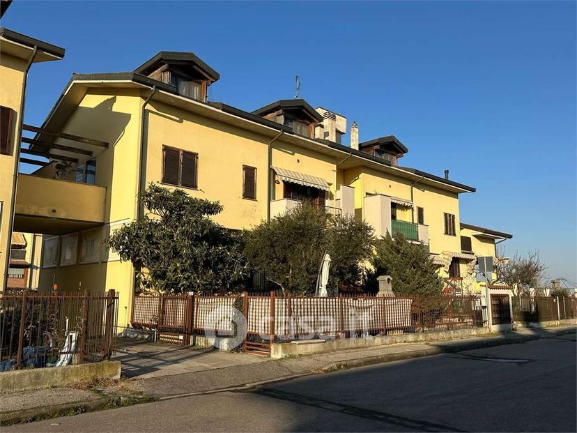 Trilocale in Via Paolo Borsellino 10 — foto 2 di 7