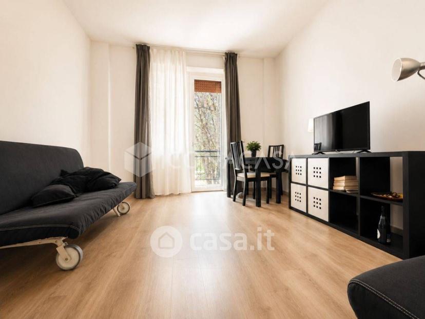 Trilocale in Viale Giovanni Bovio 192