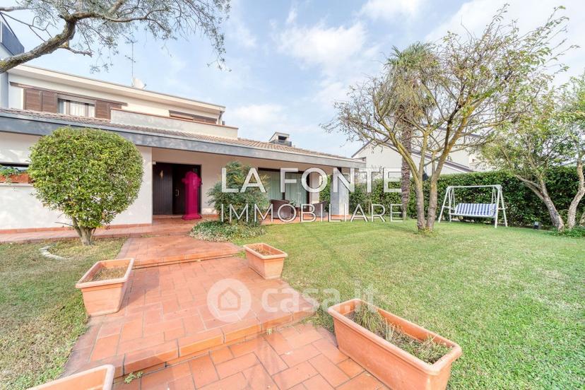 Villa in Via Lombardia — foto 28 di 29