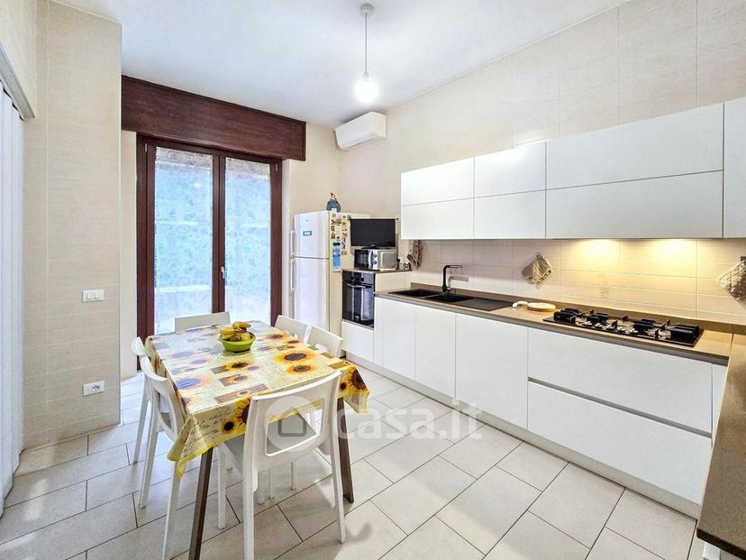 Villa in Viale Ugo Foscolo 46 — foto 35 di 70