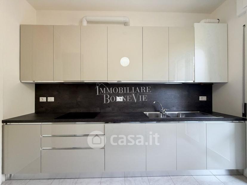 Trilocale in Via Aldo Moro 1 — foto 23 di 28