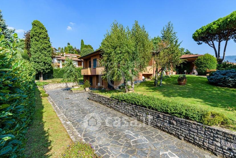 Villa in Via U. Foscolo 16 — foto 23 di 31