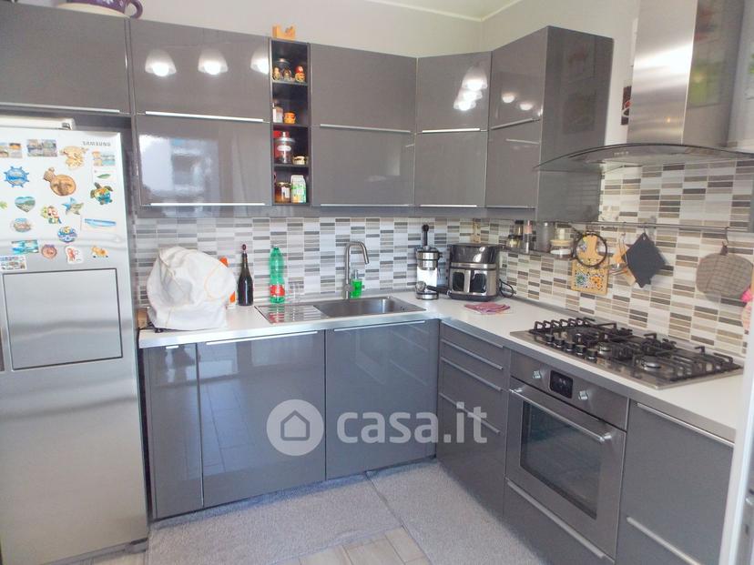 Trilocale in Via Volturno 26 — foto 2 di 34