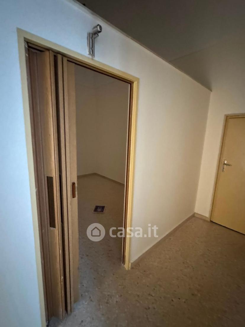 Trilocale in Via Amedeo 144