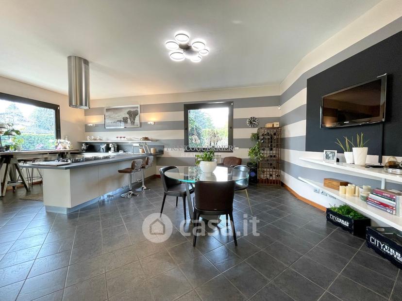 Villa in Via Alcide de Gasperi — foto 28 di 38