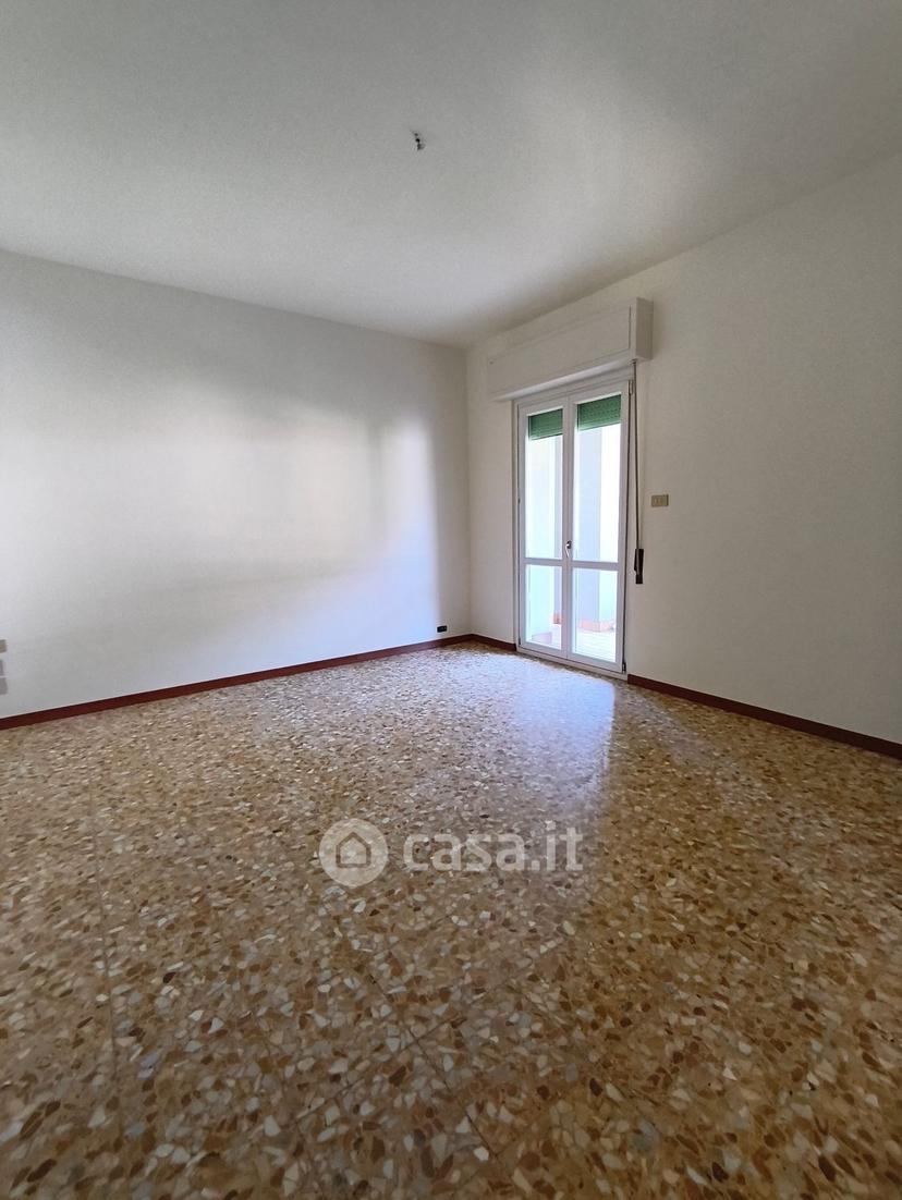 Trilocale in Via F. Petrarca — foto 2 di 25