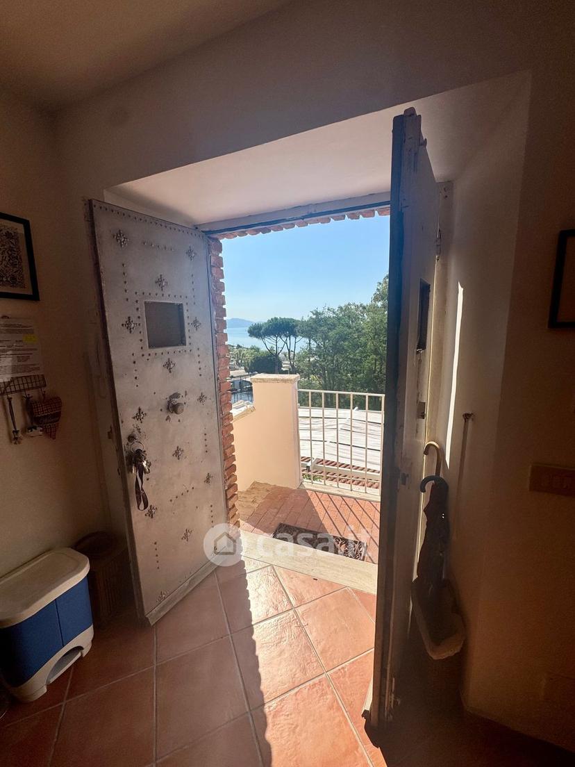 Villa in Via Appia 104 /200 — foto 48 di 136