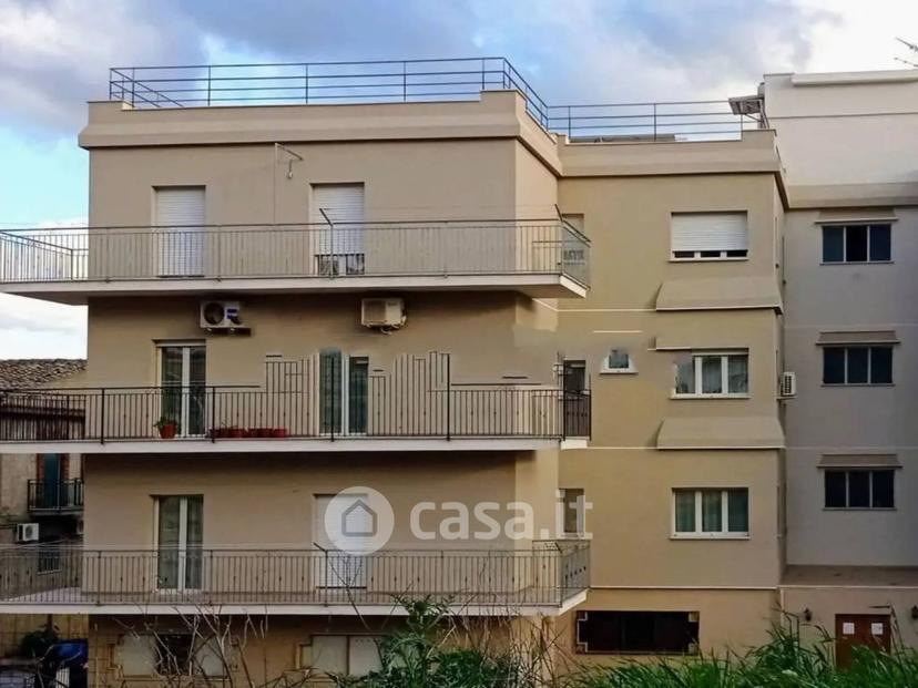 Trilocale in Via Lussemburgo — foto 8 di 18