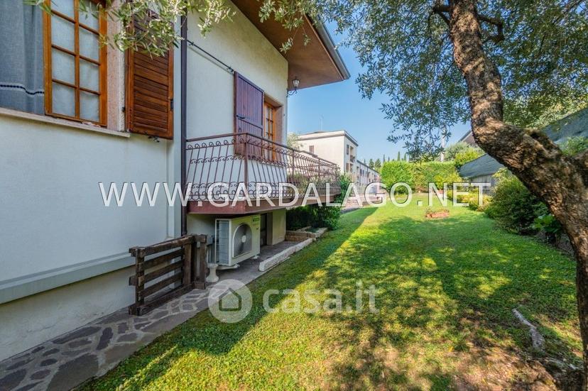 Villa in Via Carlo G. Battistoli — foto 16 di 37