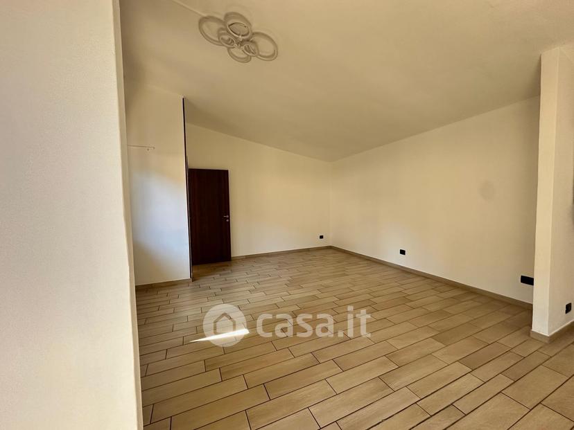 Trilocale in Via Italia 15 a — foto 17 di 24