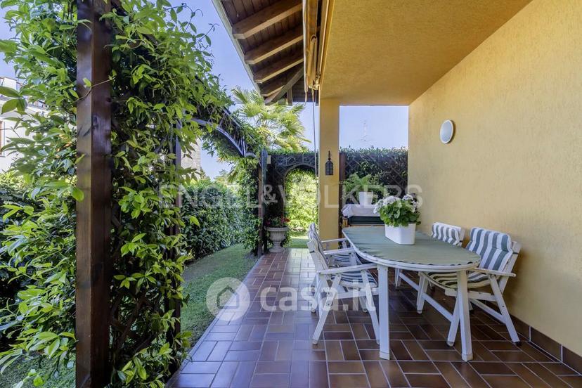 Villa in Via Sempione 177 — foto 21 di 32